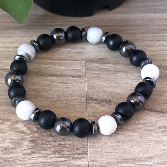 Natural White Howlite Stone Stretchable Hematite Beaded Bracelet - Picture 2 of 2
